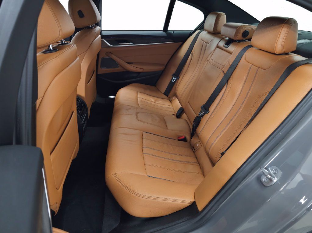 Used 2022 BMW 540i xDrive w/ M Sport Package AWD/4WD image 38