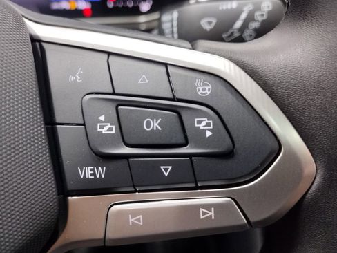 Certified 2025 Volkswagen Taos SE image 24