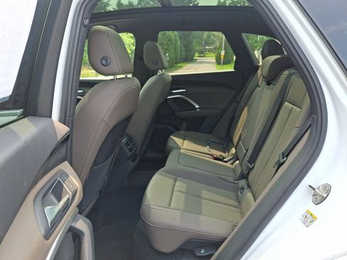 Used 2025 Audi Q5 Premium w/ Convenience Package AWD/4WD image 10