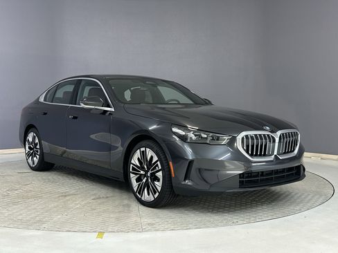 Used 2025 BMW 530i image 28