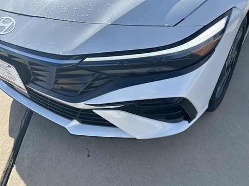 Used 2025 Hyundai Elantra SEL image 4