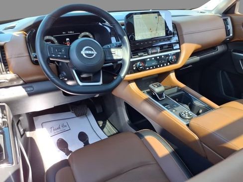 Certified 2025 Nissan Pathfinder Platinum AWD/4WD image 7