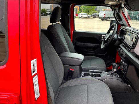 Used 2025 Jeep Wrangler Unlimited Sport AWD/4WD image 8