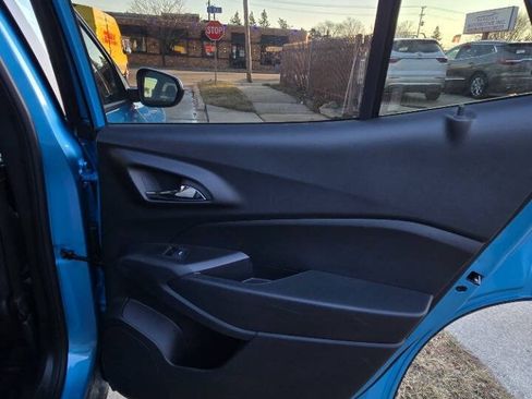 Used 2025 Chevrolet Trax LS w/ LS Convenience Package FWD image 24