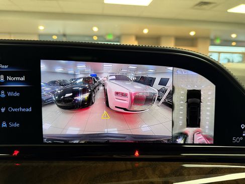 Used 2021 Cadillac Escalade ESV Sport Platinum image 18