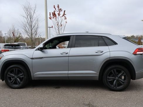 Certified 2021 Volkswagen Atlas Cross Sport SE w/ V6 Towing Package image 4