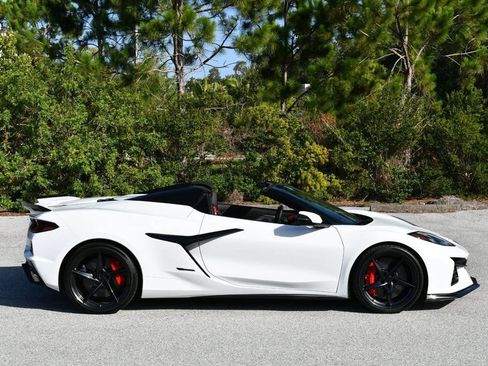 Used 2024 Chevrolet Corvette E-Ray Convertible w/ 3LZ AWD/4WD image 7