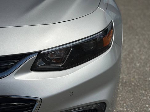 Used 2018 Chevrolet Malibu Hybrid w/ Leather Package FWD image 16