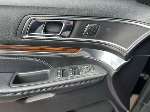 Used 2019 Ford Explorer Limited w/ Class III Trailer Tow Package image 34