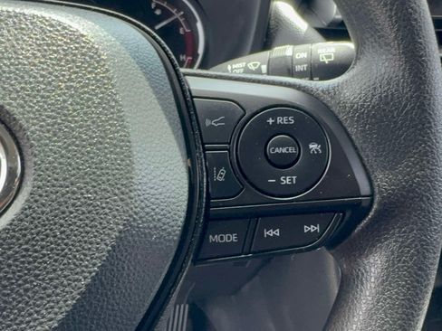 Used 2025 Toyota RAV4 XLE FWD image 15