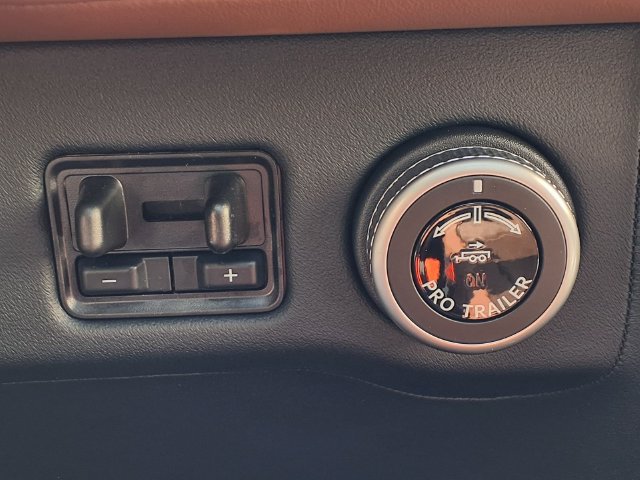 New 2027 Lincoln Navigator Reserve AWD/4WD image 15