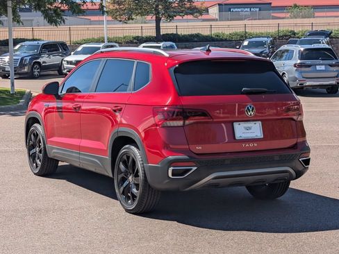 Used 2022 Volkswagen Taos SE w/ Panoramic Sunroof Package FWD image 4