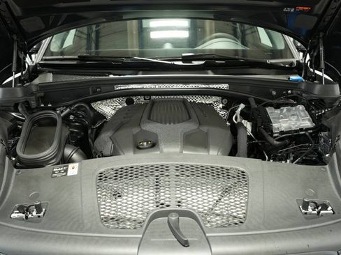 Used 2025 Porsche Macan image 30