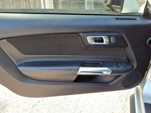 Used 2018 Ford Mustang Coupe RWD image 12