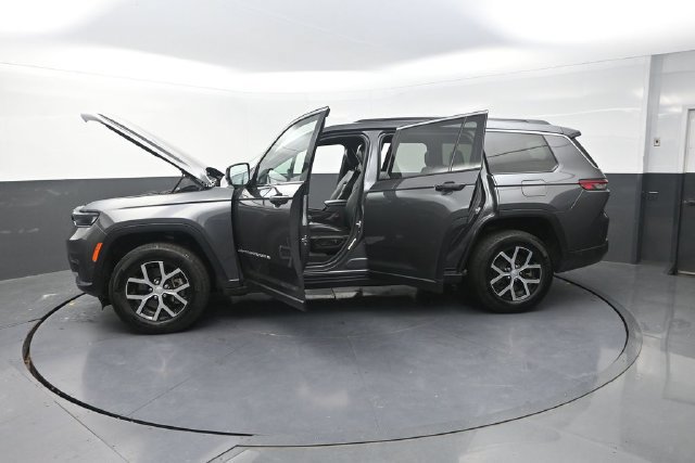 Used 2025 Jeep Grand Cherokee L Limited AWD/4WD image 36