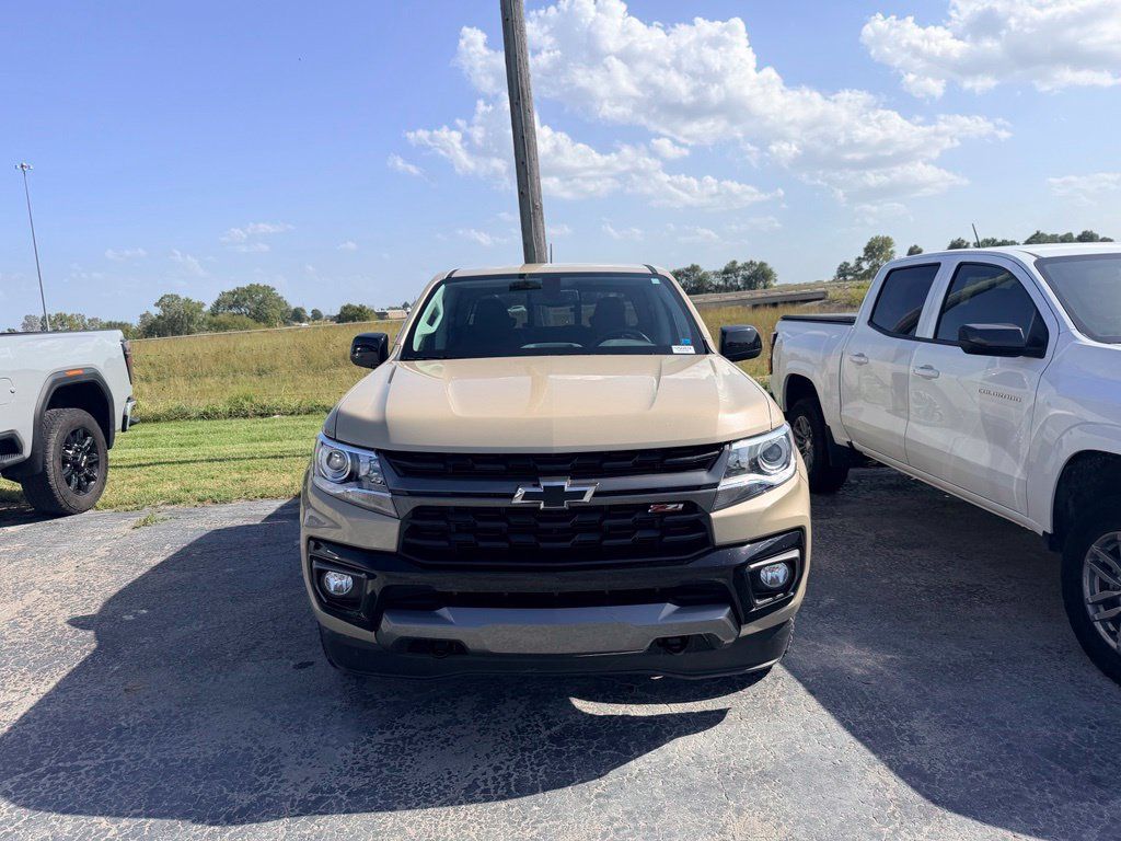 Used 2022 Chevrolet Colorado Z71 AWD/4WD image 2