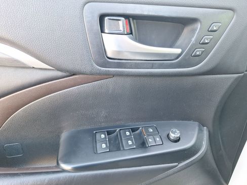 Used 2019 Toyota Highlander Limited image 17