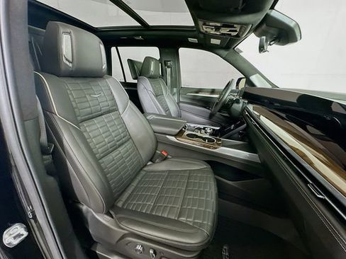 Used 2025 Cadillac Escalade Sport Platinum w/ LPO, Floor Liner Package AWD/4WD image 30