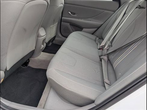 Used 2024 Hyundai Elantra SEL w/ Convenience Package image 10