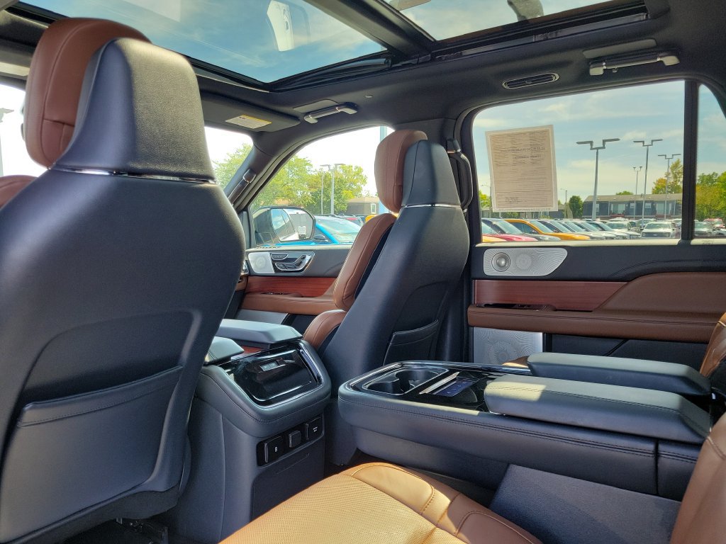 Used 2022 Lincoln Navigator L Reserve AWD/4WD image 16