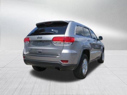 Used 2019 Jeep Grand Cherokee Laredo AWD/4WD image 3