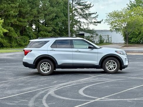 Used 2026 Ford Explorer Active w/ Active Comfort Package RWD image 9