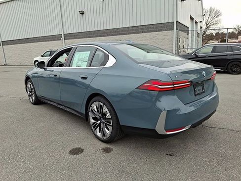 Used 2026 BMW 530i xDrive AWD/4WD image 5