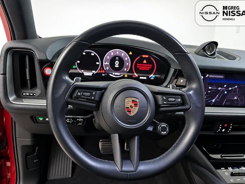 Used 2024 Porsche Cayenne S AWD/4WD image 10