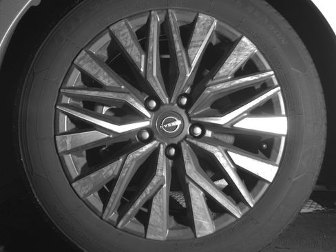 Used 2024 Nissan Altima 2.5 SV FWD image 15
