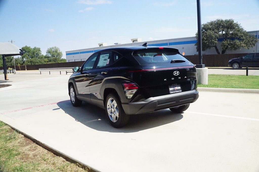 New 2027 Hyundai Kona SE FWD image 5