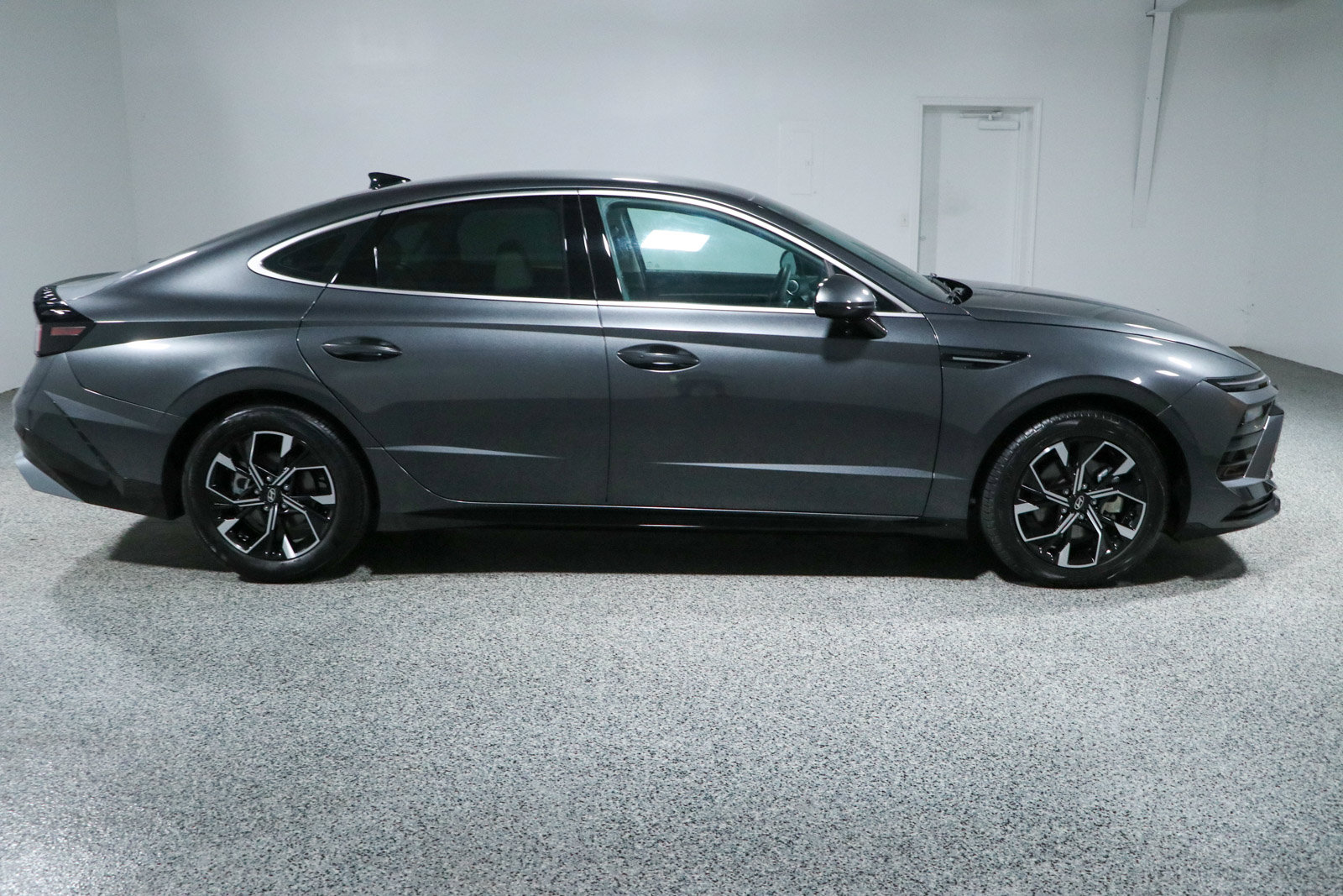 Used 2025 Hyundai Sonata SEL FWD image 6