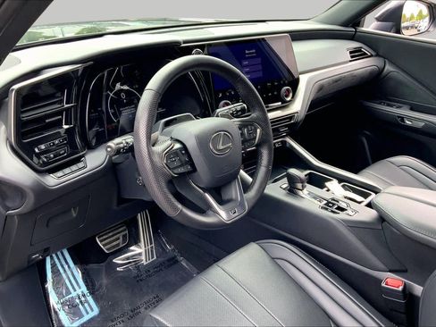 Certified 2025 Lexus TX 500h AWD w/ Technology Package image 18