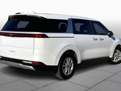 Used 2024 Kia Carnival LX image 11