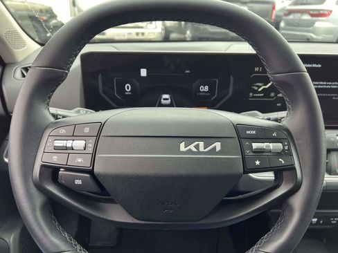 Used 2025 Kia K4 EX image 28