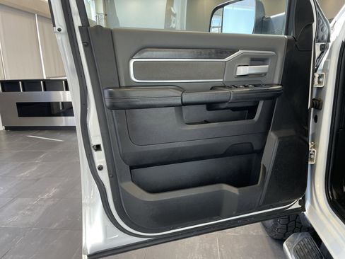 Used 2022 RAM 3500 Big Horn AWD/4WD image 14