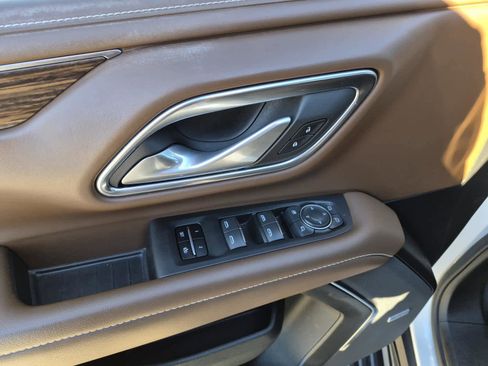 Used 2022 Chevrolet Suburban High Country image 15