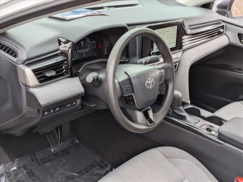 Used 2025 Toyota Camry LE image 10