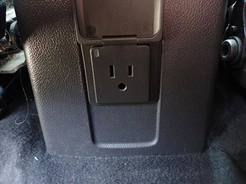 Used 2018 Chevrolet Trax LT w/ LT Convenience Package FWD image 9