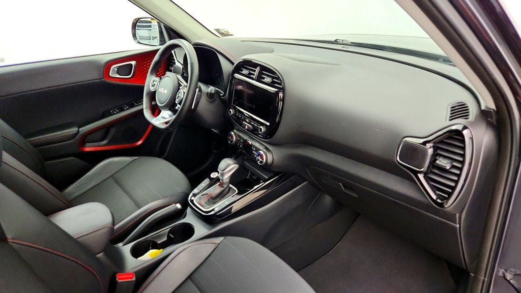 Used 2022 Kia Soul Turbo FWD image 25