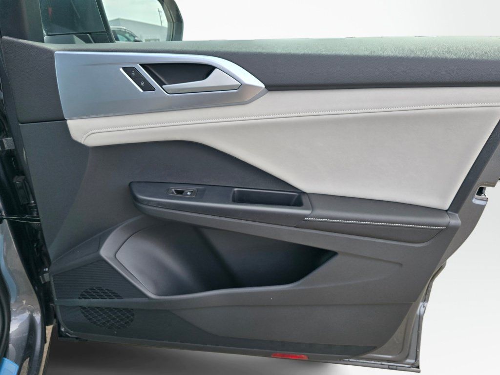 New 2026 Volkswagen Taos SE AWD/4WD image 41