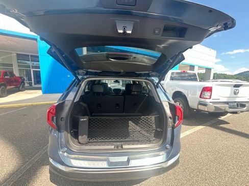 Used 2024 GMC Terrain SLT AWD/4WD image 7