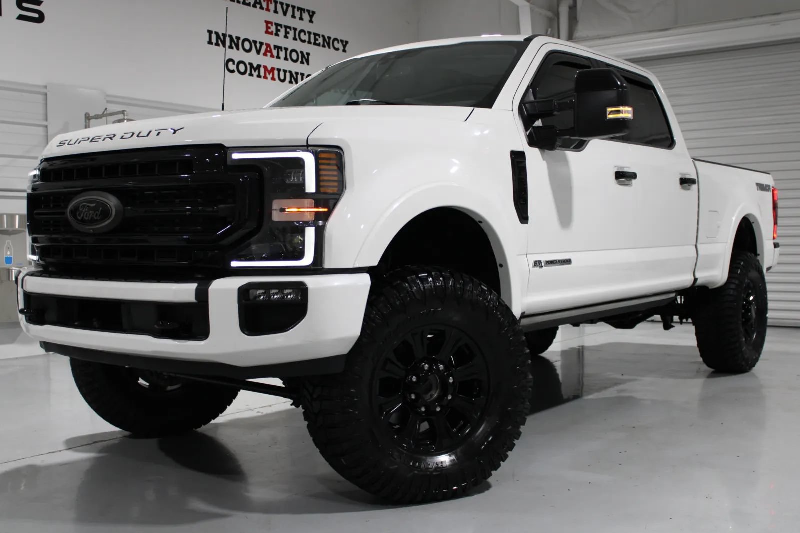Used 2022 Ford F250 Lariat w/ Tremor Off-Road Package AWD/4WD image 1