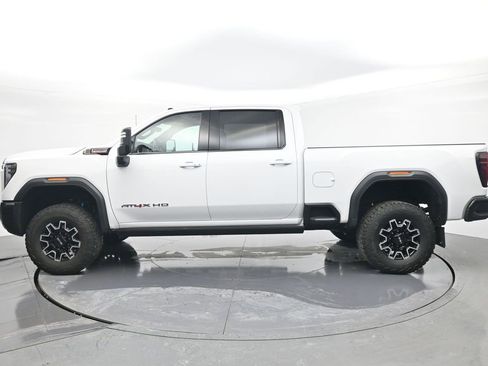 Used 2025 GMC Sierra 2500 AT4X image 3