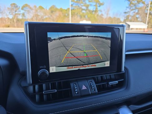 Used 2023 Toyota RAV4 XLE Premium image 21