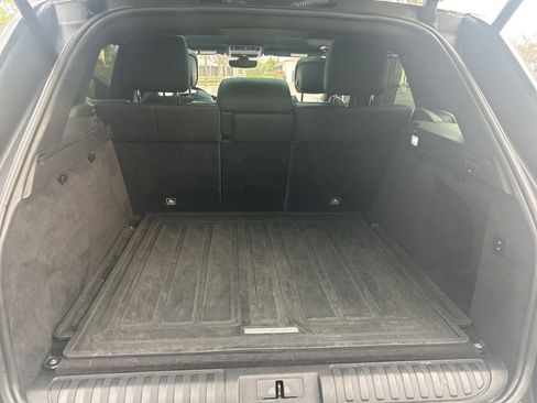 Used 2018 Land Rover Range Rover Sport SE image 32