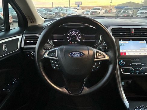 Used 2019 Ford Fusion SE image 13