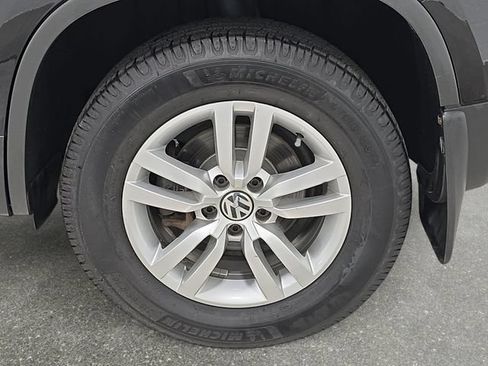 Used 2012 Volkswagen Tiguan S FWD image 28
