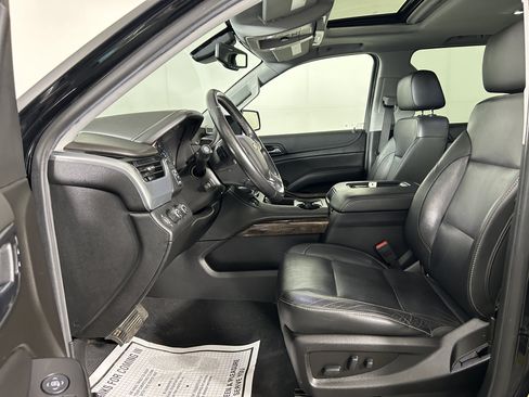 Used 2020 Chevrolet Suburban LT w/ Luxury Package AWD/4WD image 7