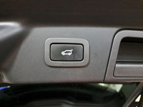 Used 2018 Land Rover Range Rover Velar R-Dynamic HSE AWD/4WD image 14