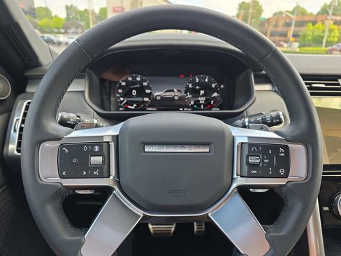 Used 2024 Land Rover Discovery Dynamic SE AWD/4WD image 18